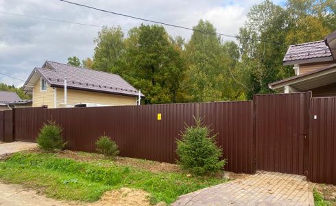 Забор из профнастила (RAL 8017) для частного дома
