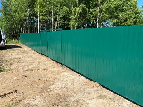 Фото забора из профнастила цвета зеленый мох