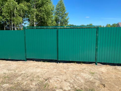 Фото забора из профнастила цвета зеленый мох