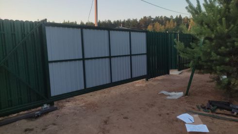 Фото забора из евроштакетника и отзыв заказчика
