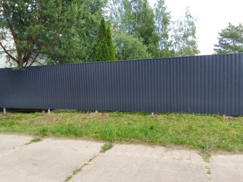 Забора из профнастила цвета графит (RAL7024)